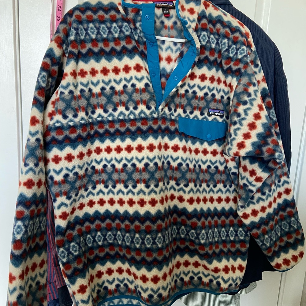 Patagonia unique print pullover synchilla fleece. Men’s size L